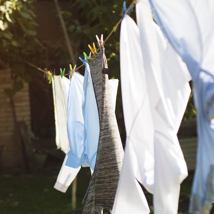 Как вывести пятна с одежды: чистящие средства, способы, рекомендации